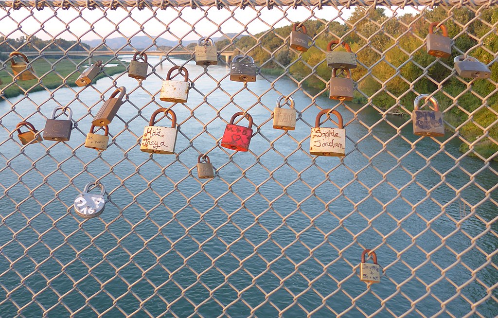 Décrassage ou démoussage de toiture Rhône