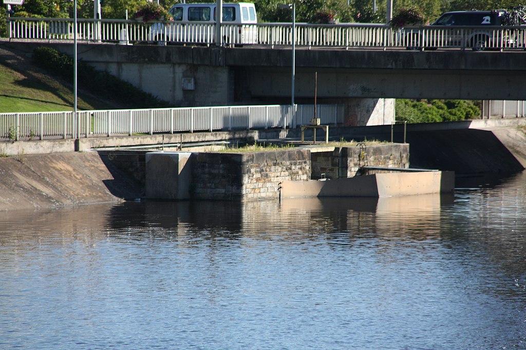 Décrassage ou démoussage de toiture Montluçon