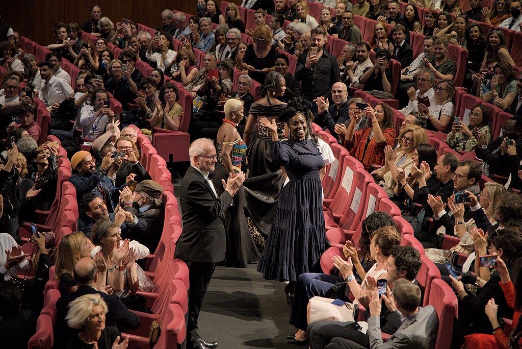Décrassage ou démoussage de toiture Cannes