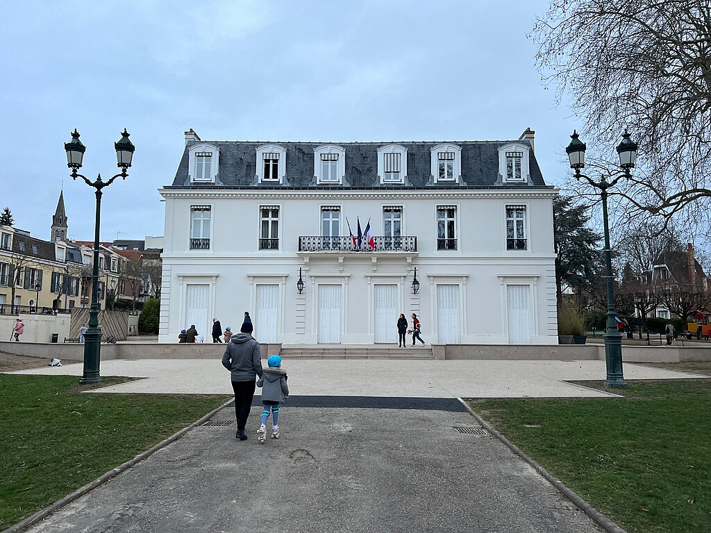 Décrassage ou démoussage de toiture Garches
