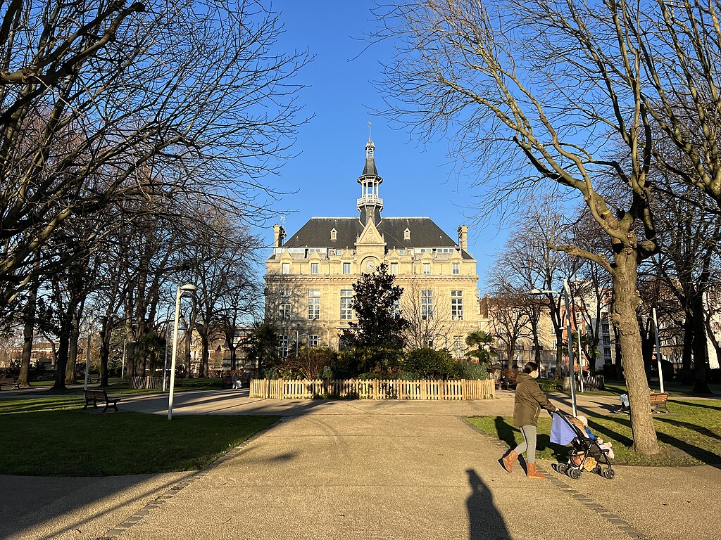Décrassage ou démoussage de toiture La Courneuve