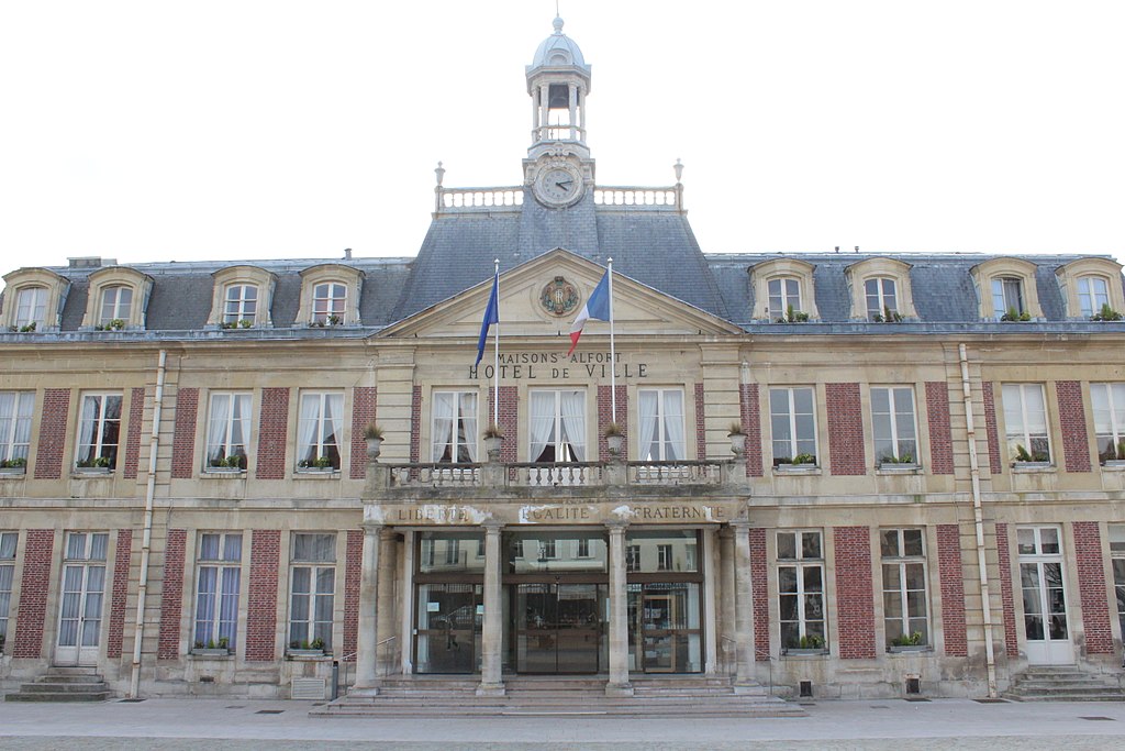 Décrassage ou démoussage de toiture Maisons-Alfort