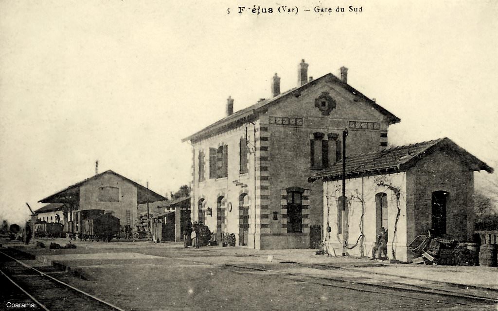 Décrassage ou démoussage de toiture Fréjus